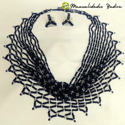 Collar en V VC003: Artesanía con un diseño distintivo y elegante.