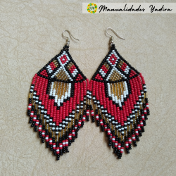 Aretes AM002: Mullo checo con diseño artesanal sofisticado.