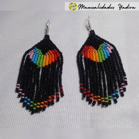 Aretes AM004: Artesanía en mullo checo con un diseño cautivador.