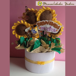 Girasoles tejidos y chocolates: un detalle único.