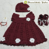 Kit Baby 1 con gorro, vestido, zapatos tejidos y manilla de cristal.