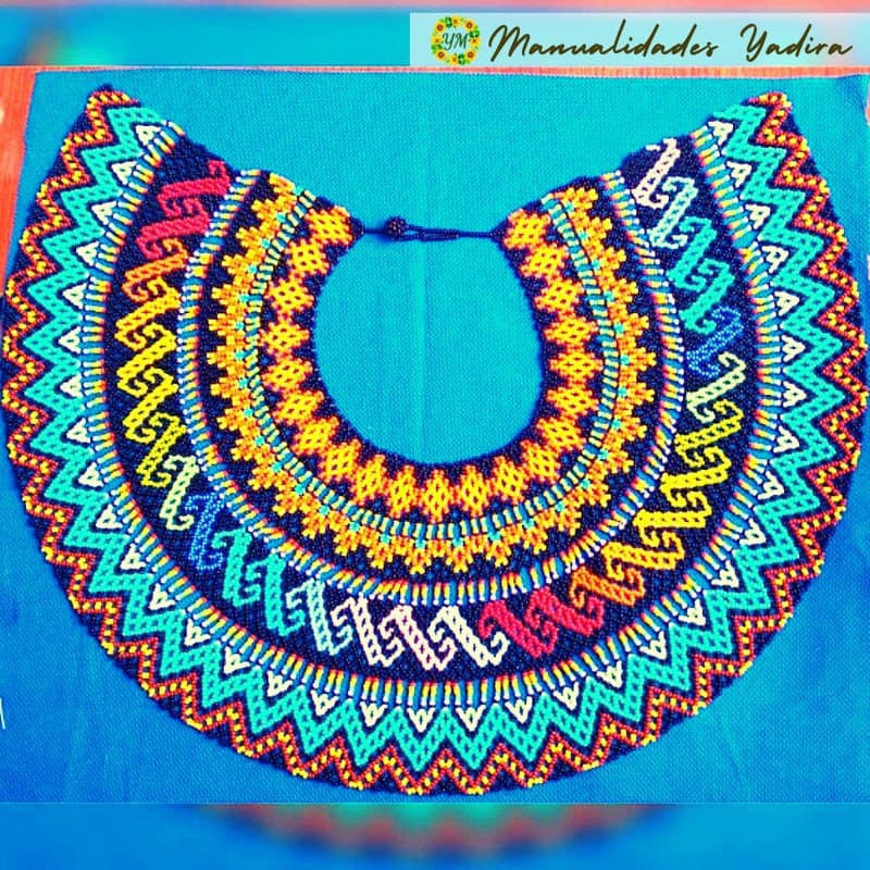 Maxi Collar MC015: Un diseño artesanal para brillar.